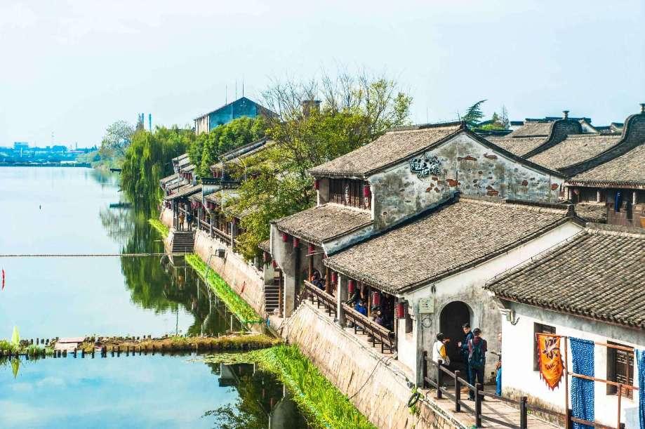 公益行动推进品牌建设,植物医成国妆行业标杆